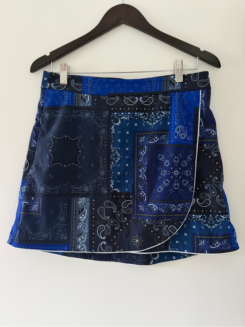 G/Fore Blue Paisley SZ 6 Golf Skort